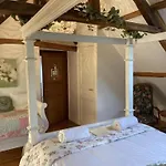 La Marmoire Bed & Breakfast 3*